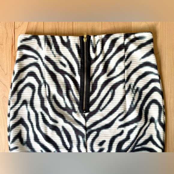 Cute zebra pencil skirt size medium - Picture 6 of 6
